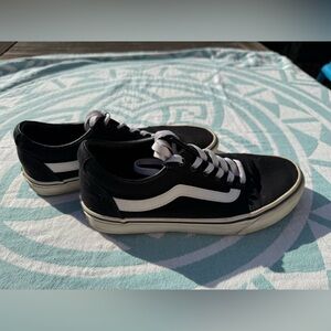 Vans - Old Skool Low Top Sneaker